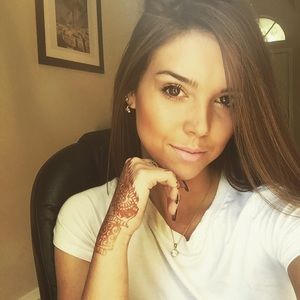 Meet your Posher, Kendra
